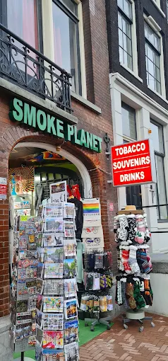 Smoke Planet logo