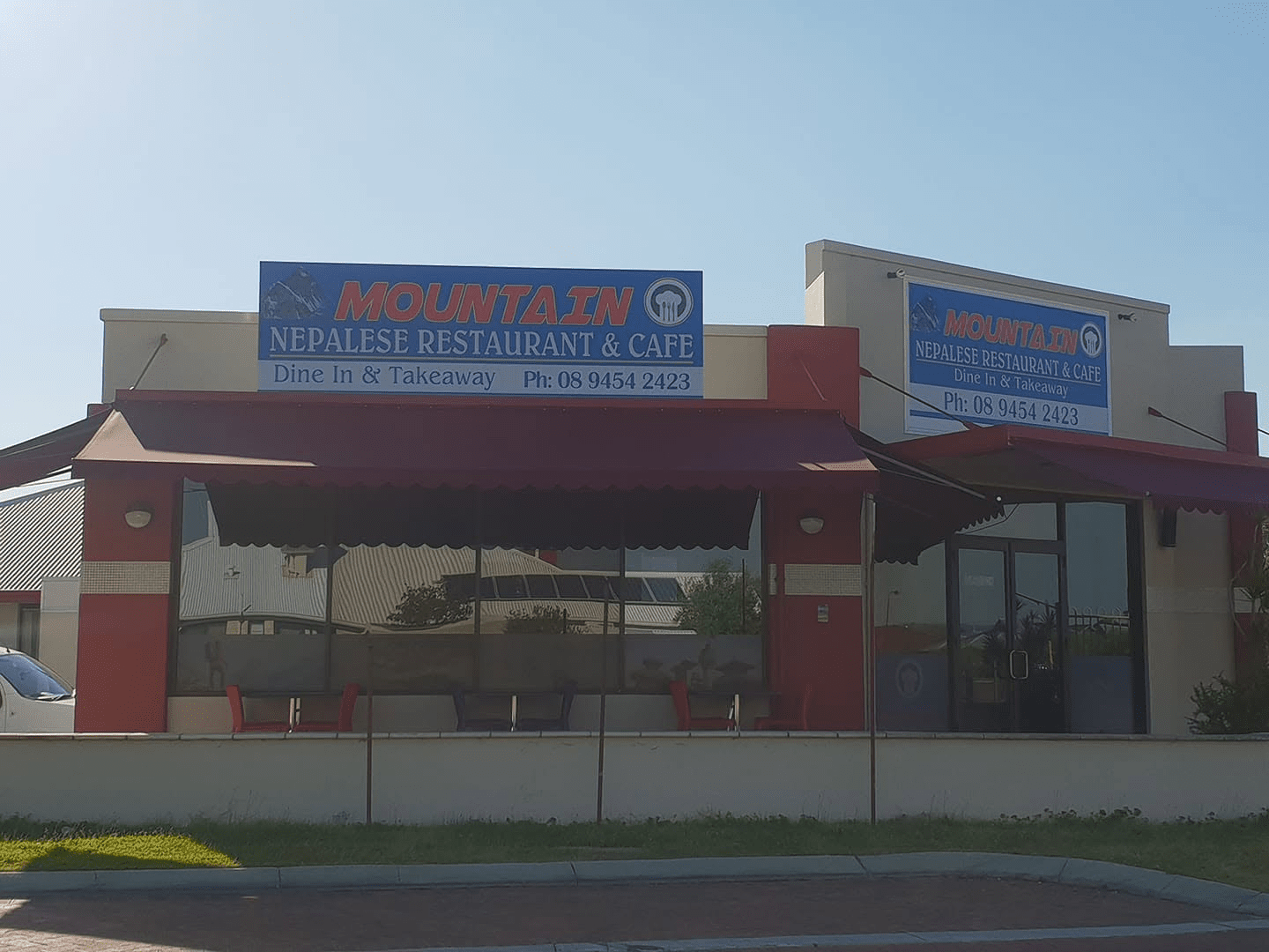Mountain Nepalese Restaurant & Cafe logo
